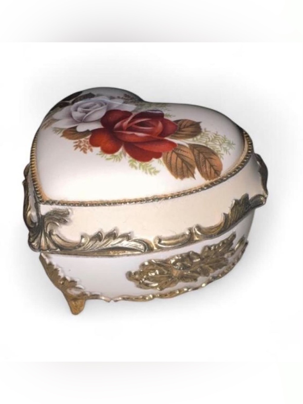 Source Unknown Heart-Shaped Porcelain Trinket Box in White with Red Lining &Gold